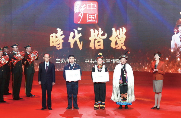李超榮獲全國“時(shí)代楷模”稱號(hào)